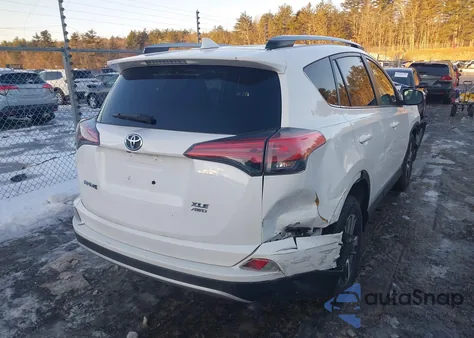2018 Toyota Rav4 Xle z USA, uszkodzony, nr VIN JTMRFREV0JJ188822